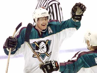 Anaheim-Mighty-Ducks-White-Alternate-Jersey-1997-2000.jpg